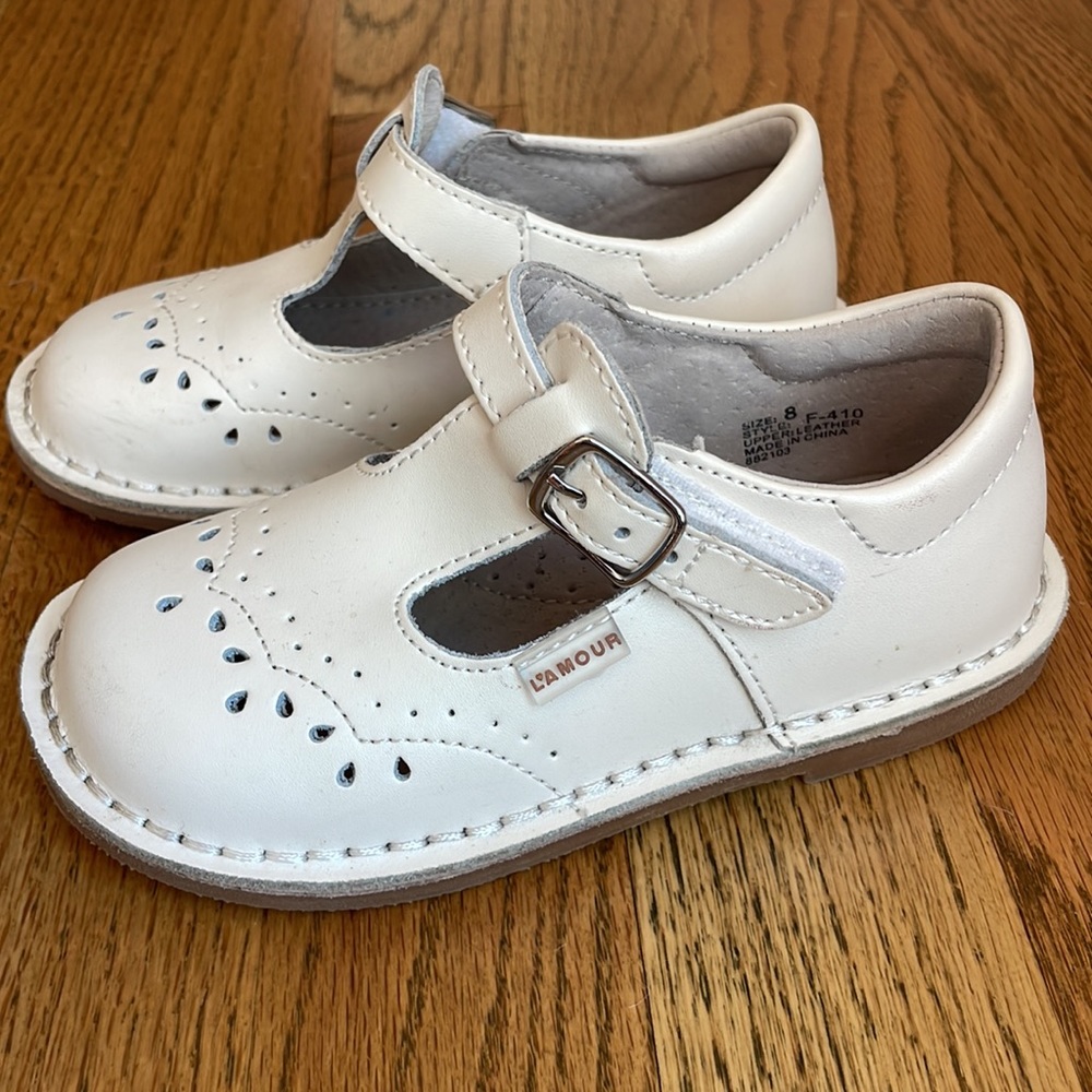 Like New L’Amour Leather T-Strap Mary Jane’s